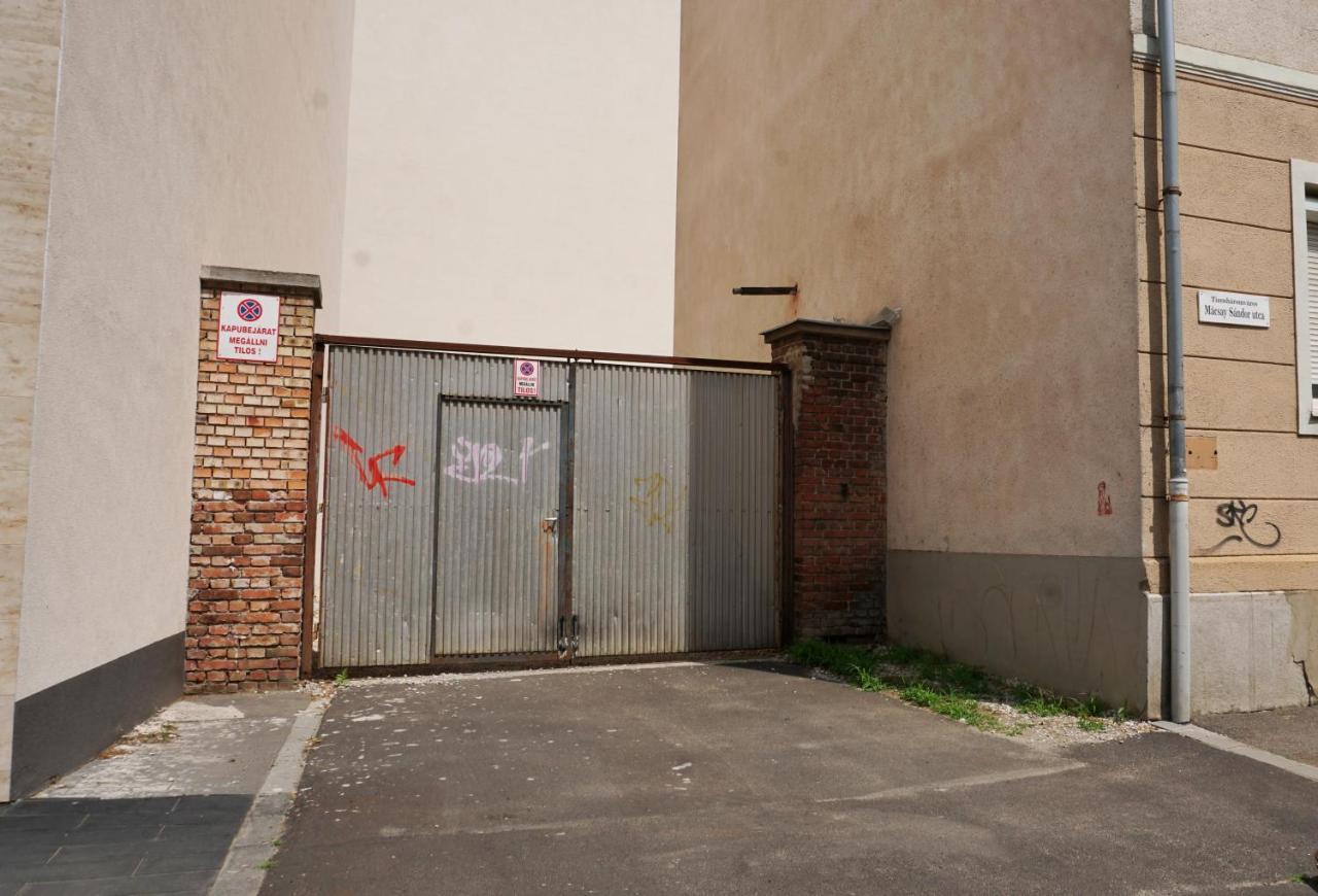 Belvarosi Exkluziv Minigarzon Debrecen Luaran gambar
